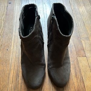 Crown Vintage Zippered Heeled Boots